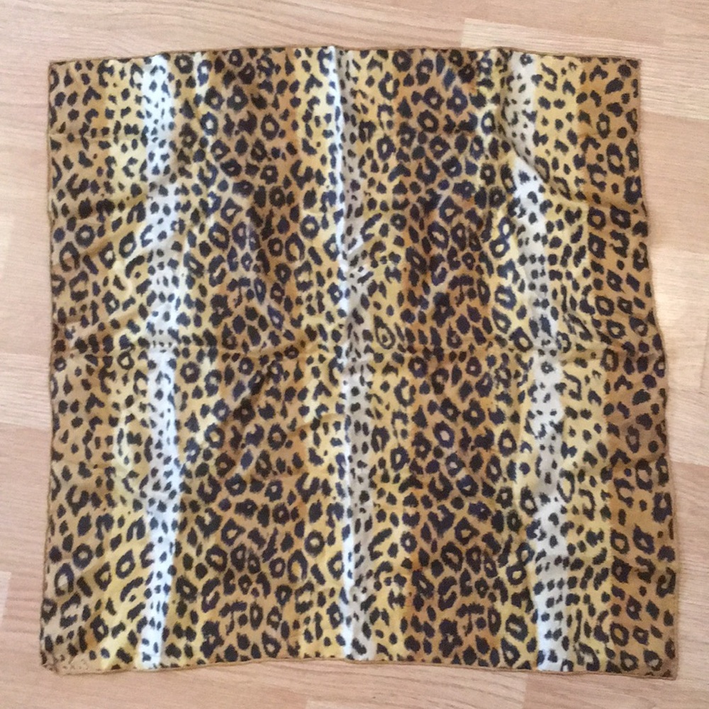 Echo Leopard scarf